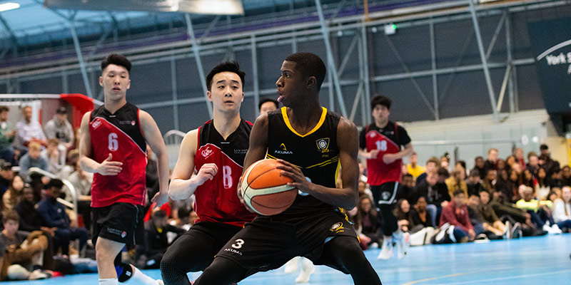 面对佩顿砍40分，科比为他打替补，被称范疯子的他，后来去了哪里.